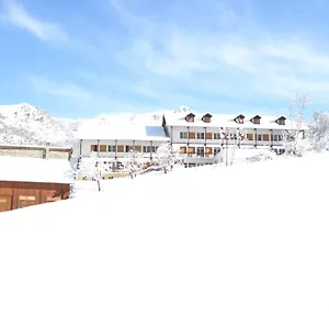 https://hostel-neige-et-soleil.fr-provencehotel.com